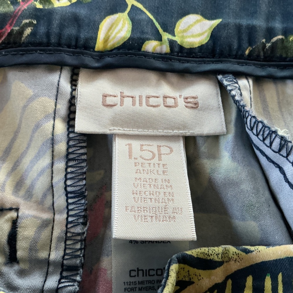 Chico's Size‎ 1.5P (10) Tropical Print Ankle Pants Cuffed Navy Blue Print - Picture 7 of 9